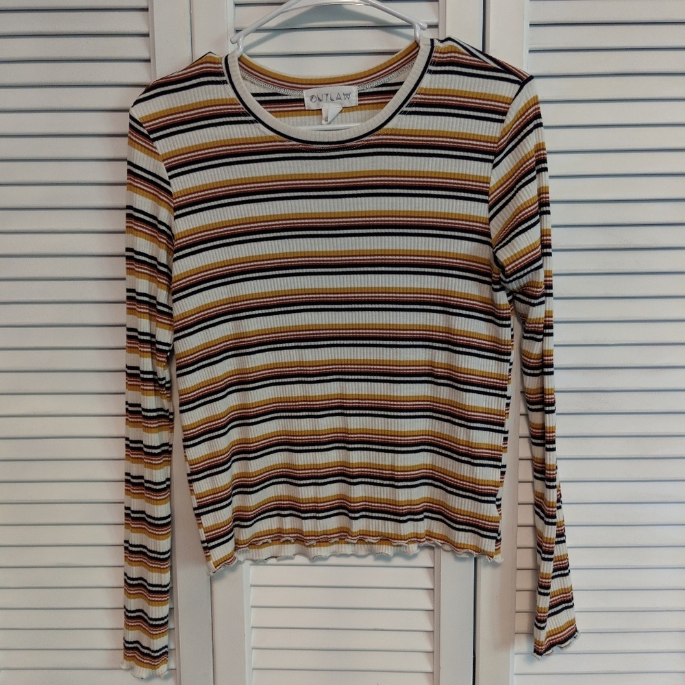 Ribbed striped fitted top with scalloped hem